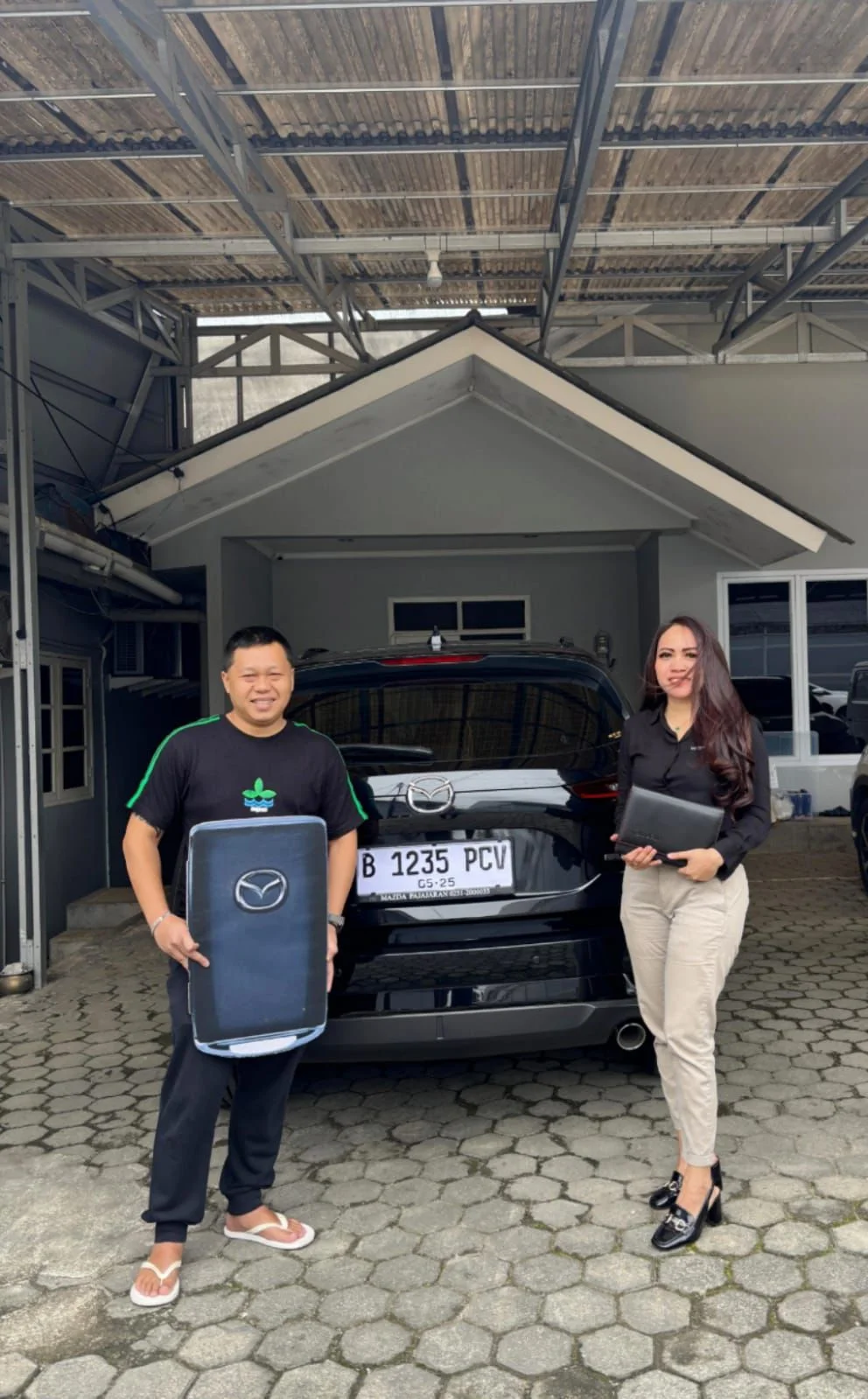 Serah terima Mazda CX-5 Elite Jakarta – pelanggan Meta Fitriani Sun Motor Group